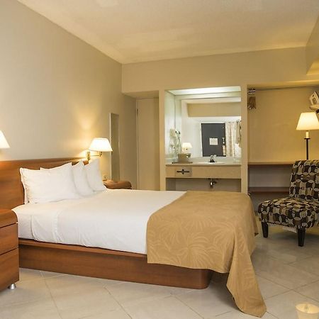 Quality Inn El Tuque Ponce Bagian luar foto